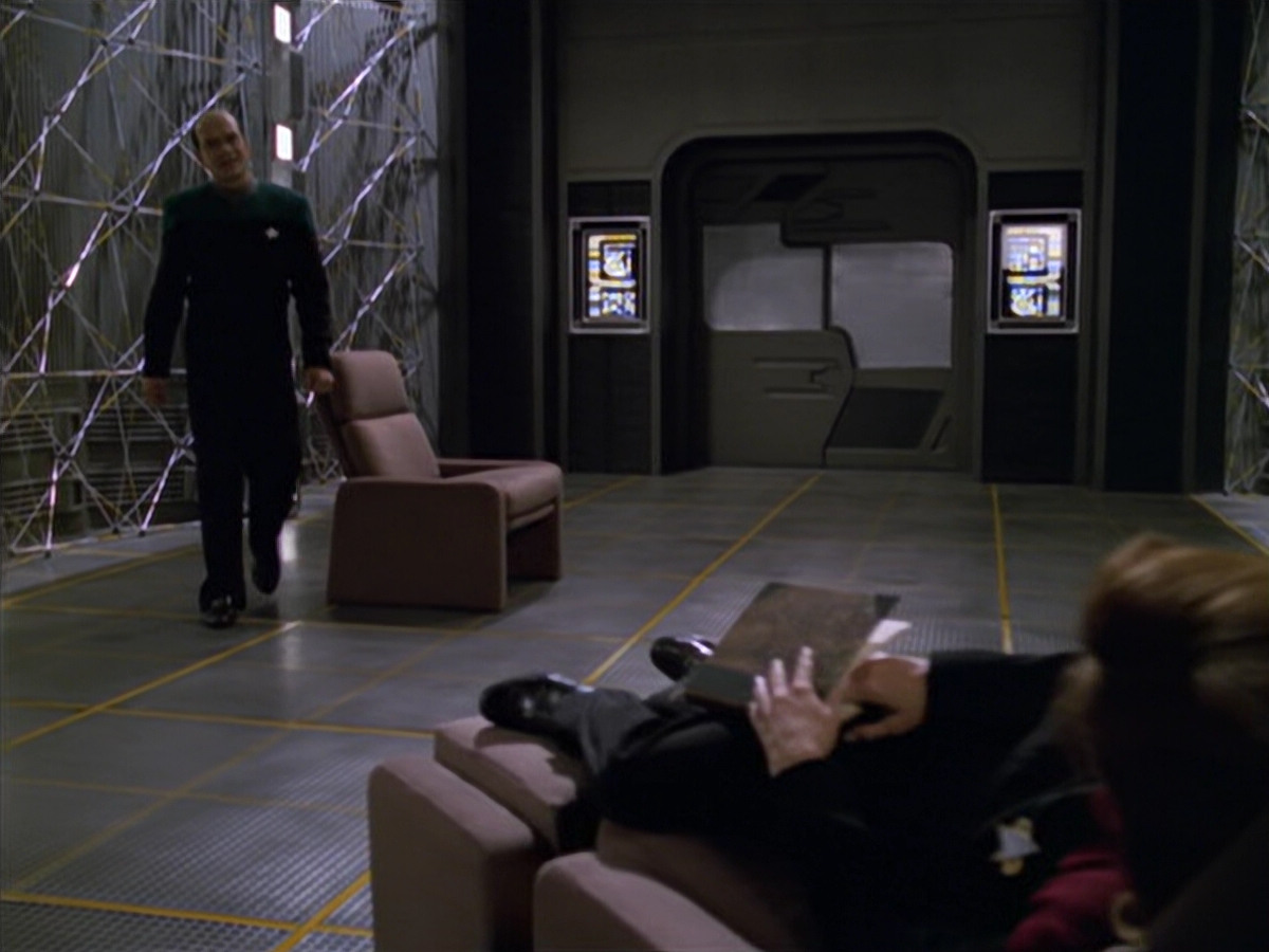 extant_StarTrek_VOY_5x11-LatentImage_03585.jpg
