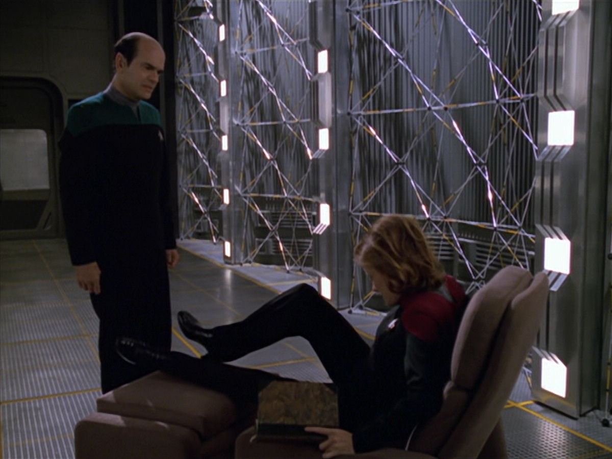 extant_StarTrek_VOY_5x11-LatentImage_03601.jpg