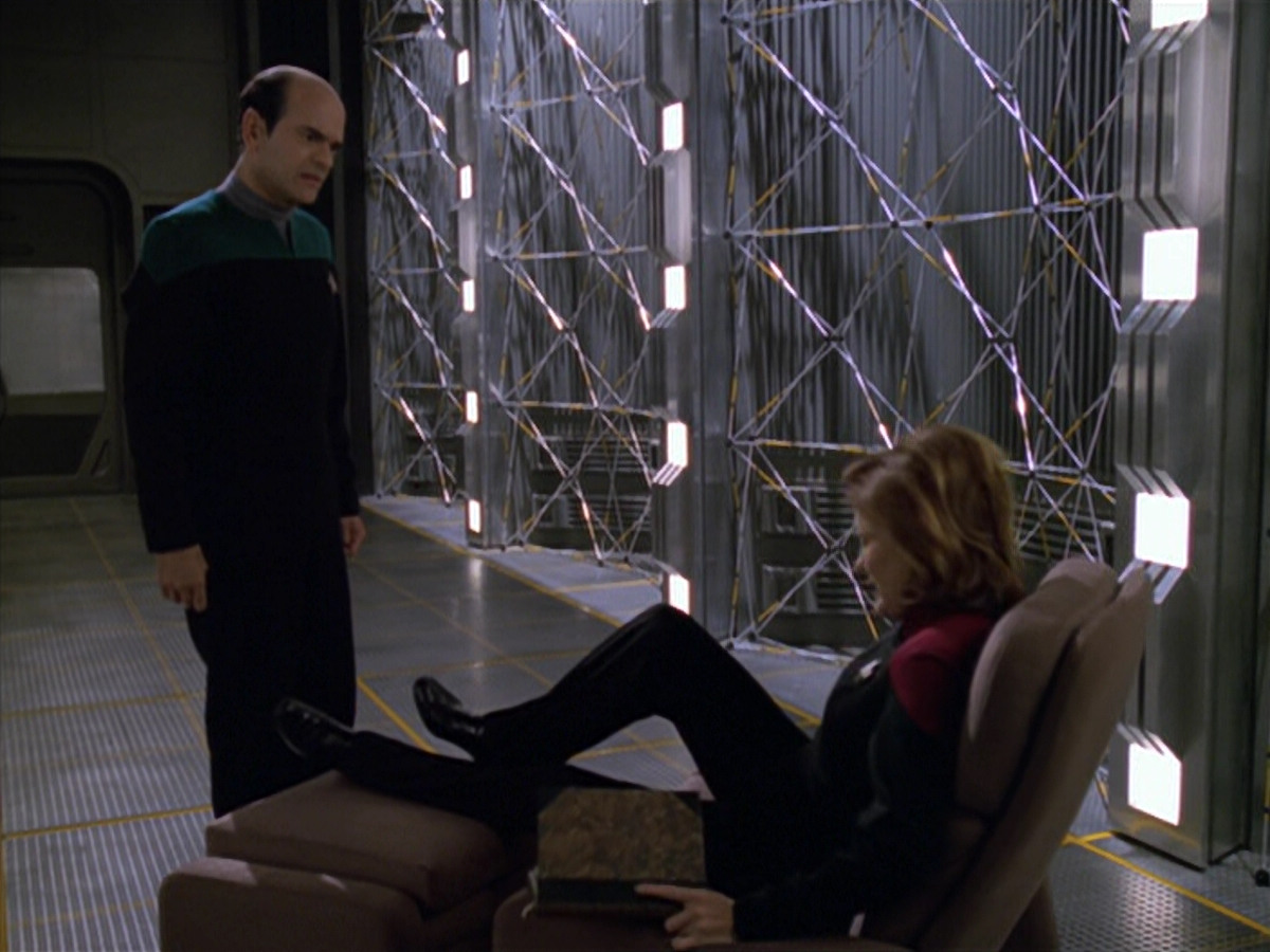 extant_StarTrek_VOY_5x11-LatentImage_03602.jpg