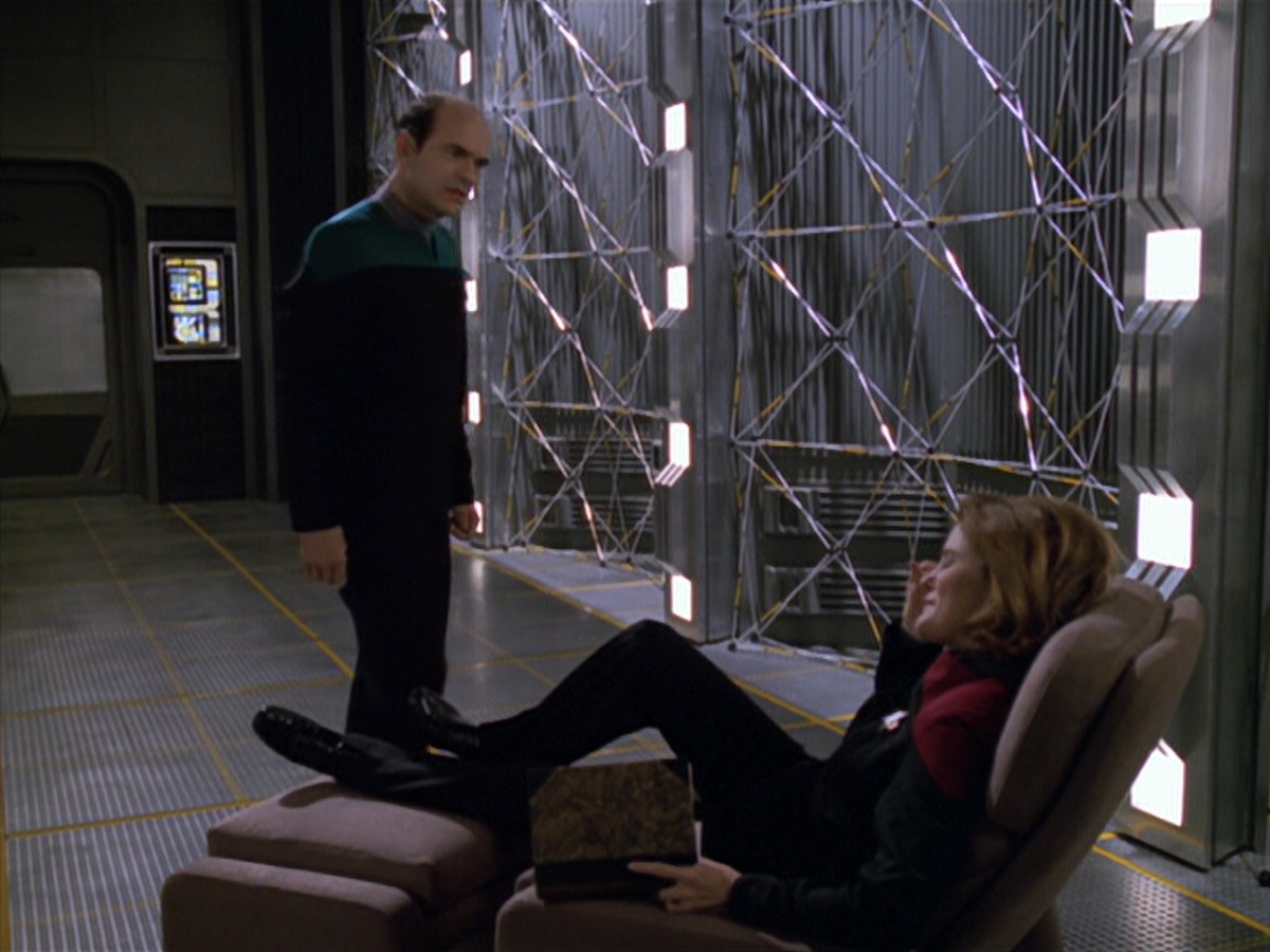 extant_StarTrek_VOY_5x11-LatentImage_03605.jpg