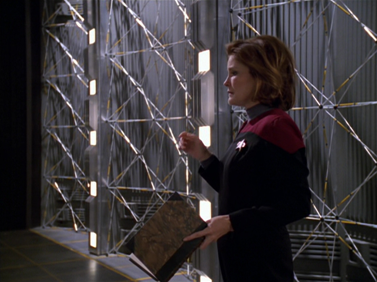 extant_StarTrek_VOY_5x11-LatentImage_03667.jpg