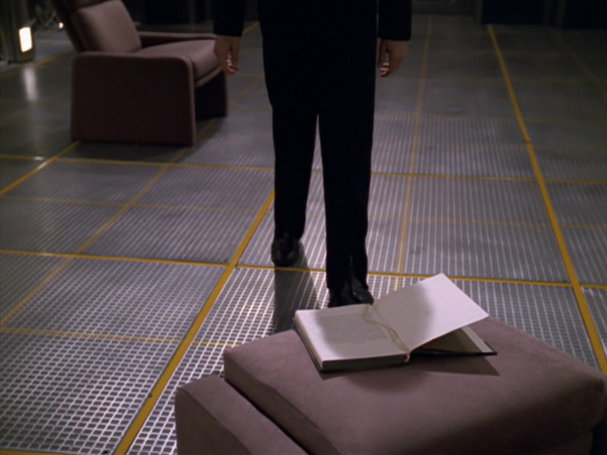 extant_StarTrek_VOY_5x11-LatentImage_03743.jpg