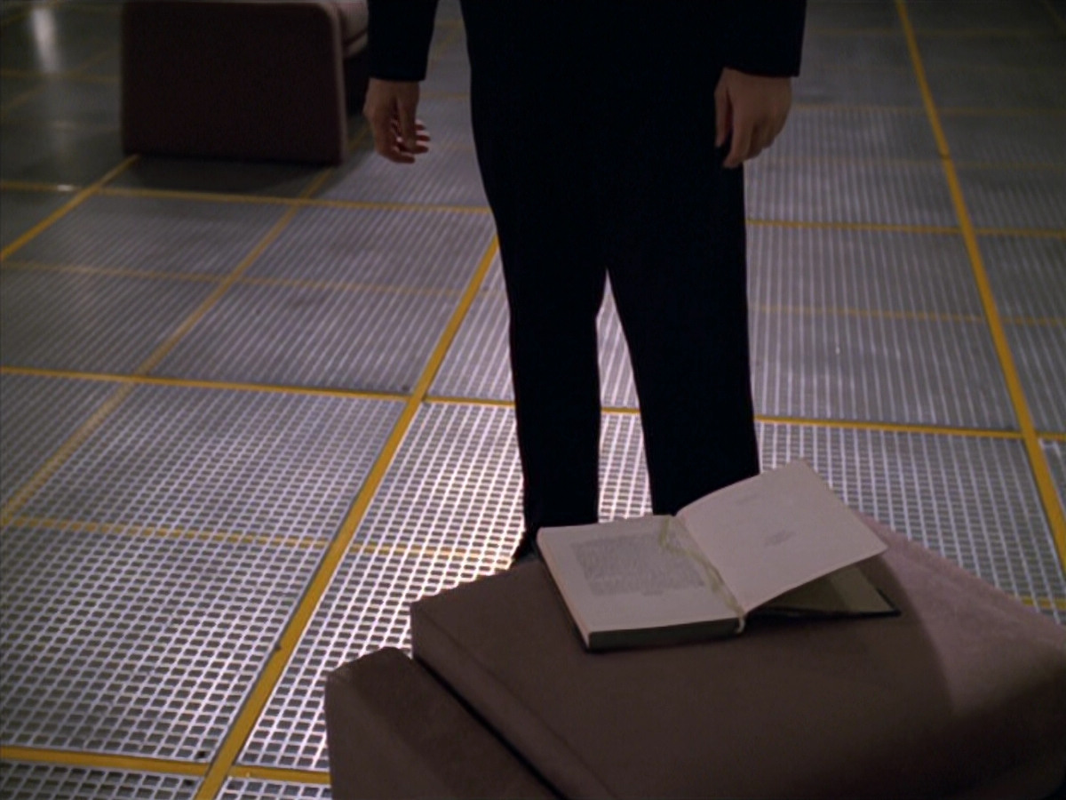 extant_StarTrek_VOY_5x11-LatentImage_03746.jpg