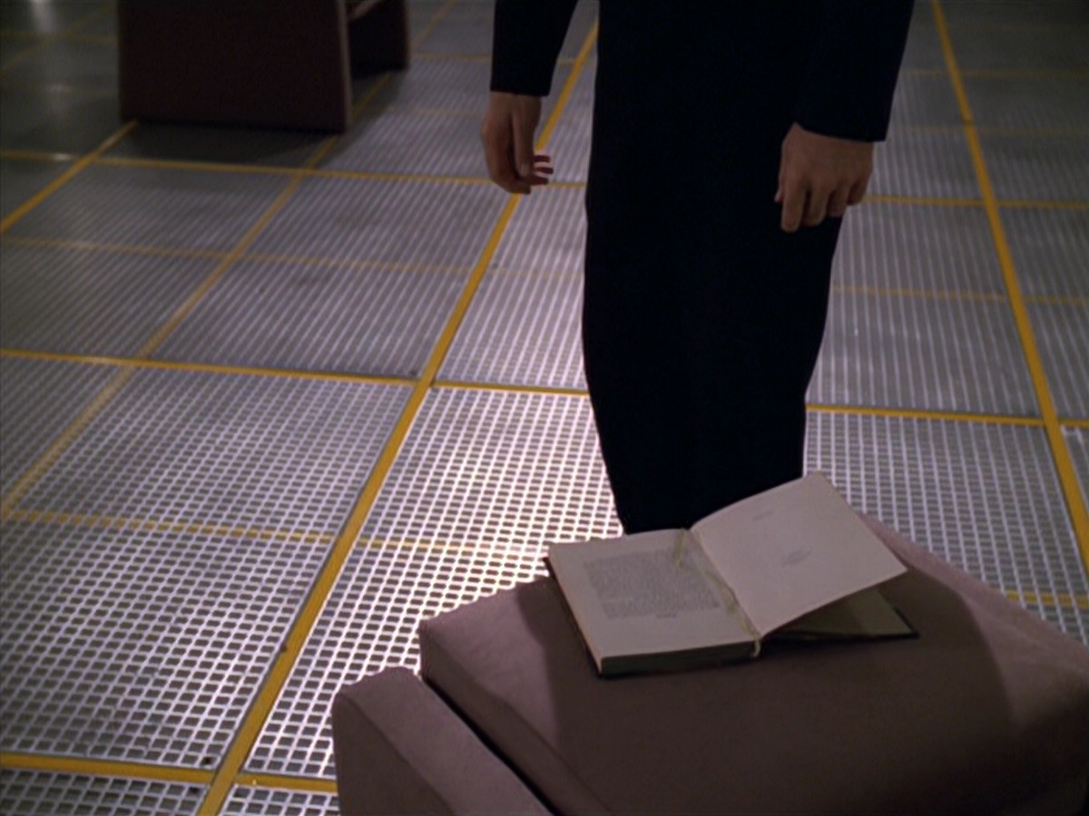extant_StarTrek_VOY_5x11-LatentImage_03749.jpg