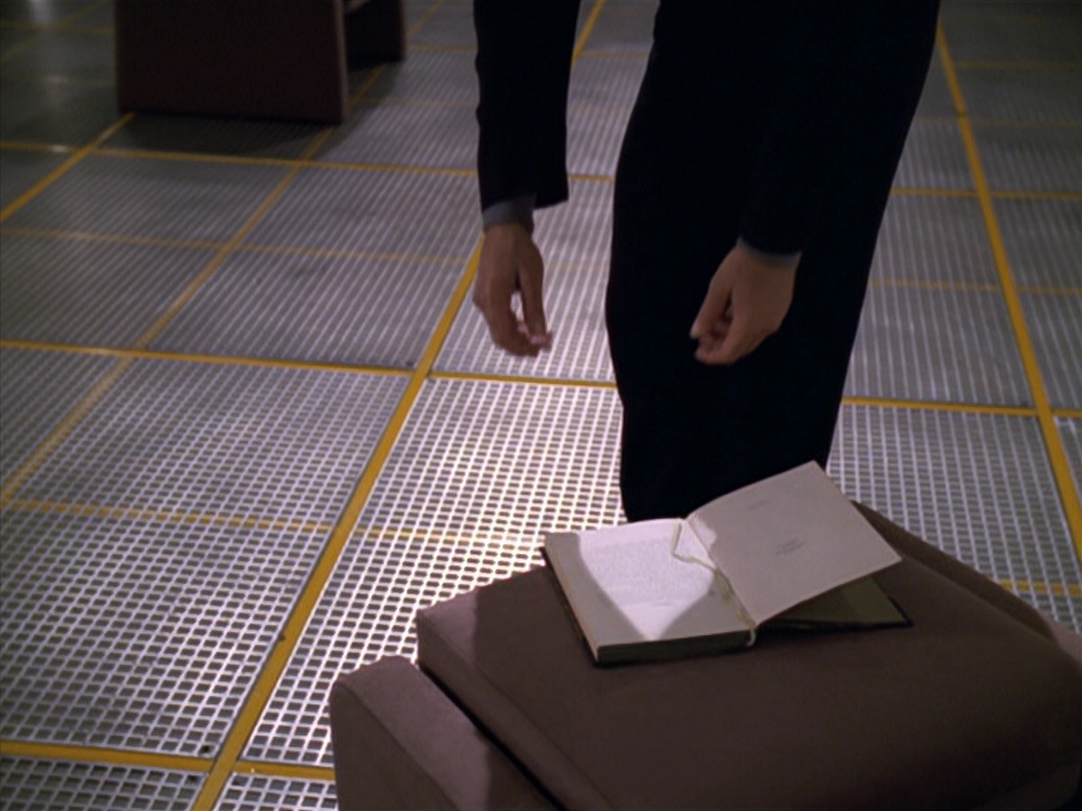 extant_StarTrek_VOY_5x11-LatentImage_03750.jpg