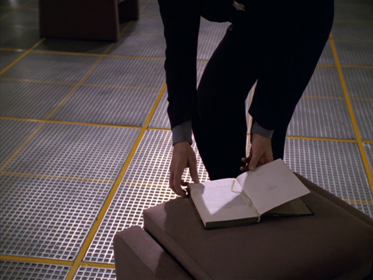 extant_StarTrek_VOY_5x11-LatentImage_03751.jpg