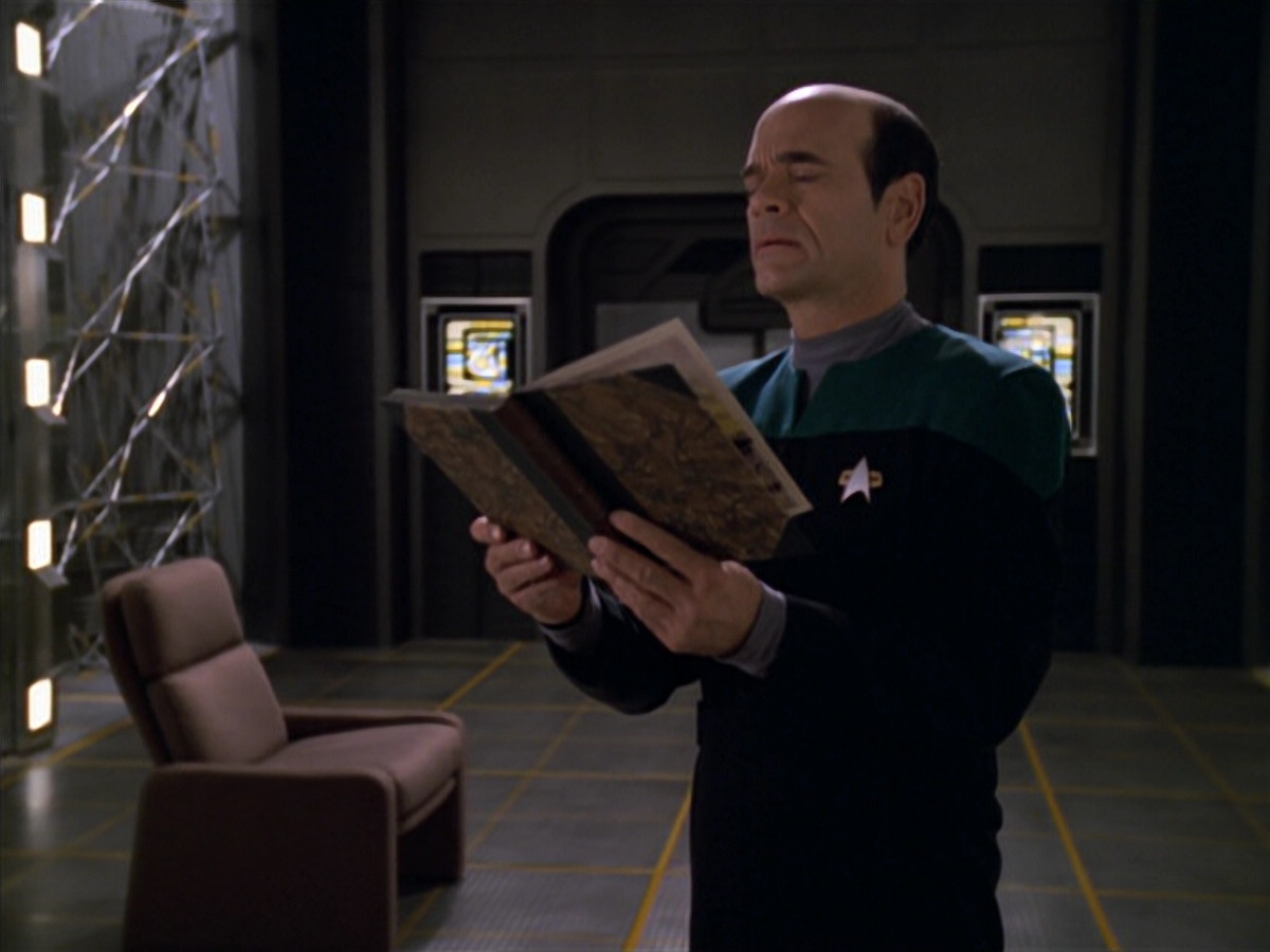 extant_StarTrek_VOY_5x11-LatentImage_03757.jpg
