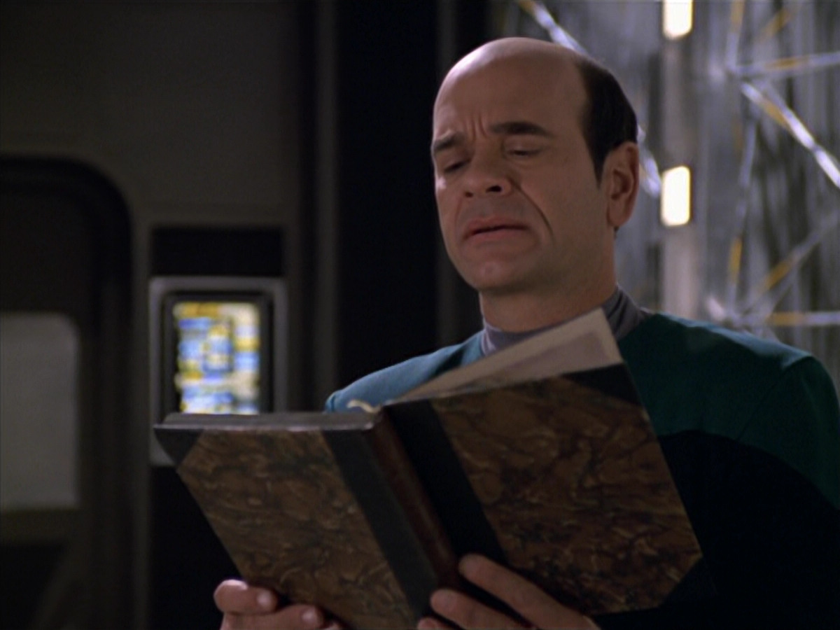 extant_StarTrek_VOY_5x11-LatentImage_03783.jpg