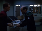 extant_StarTrek_VOY_5x11-LatentImage_02545.jpg