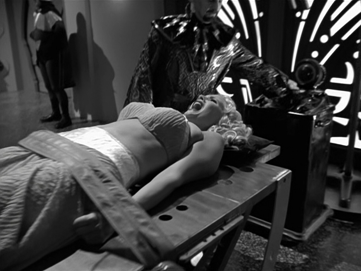 extant_StarTrek_VOY_5x12-BrideOfChaotica_00024.jpg