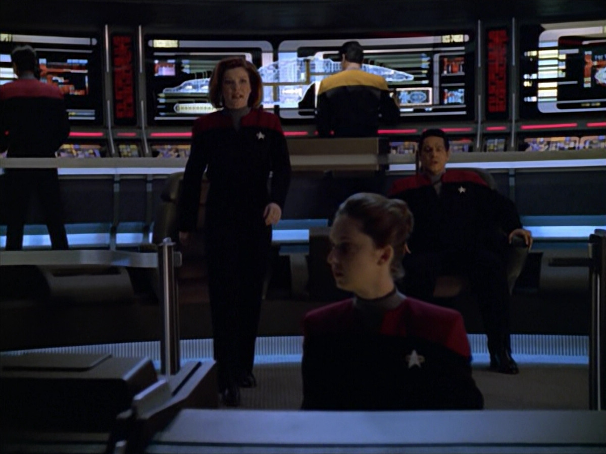 extant_StarTrek_VOY_5x12-BrideOfChaotica_00647.jpg