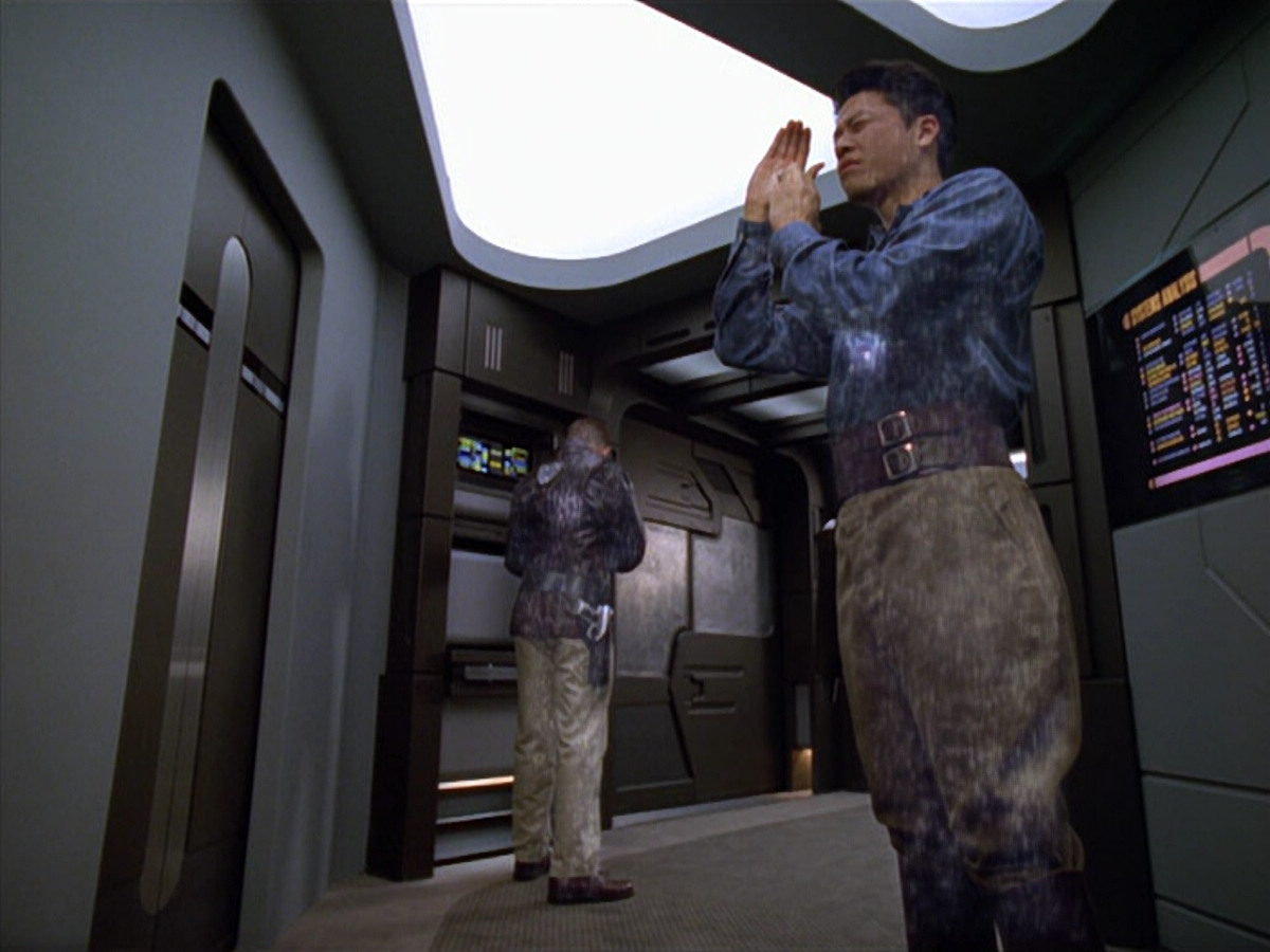 extant_StarTrek_VOY_5x12-BrideOfChaotica_00697.jpg