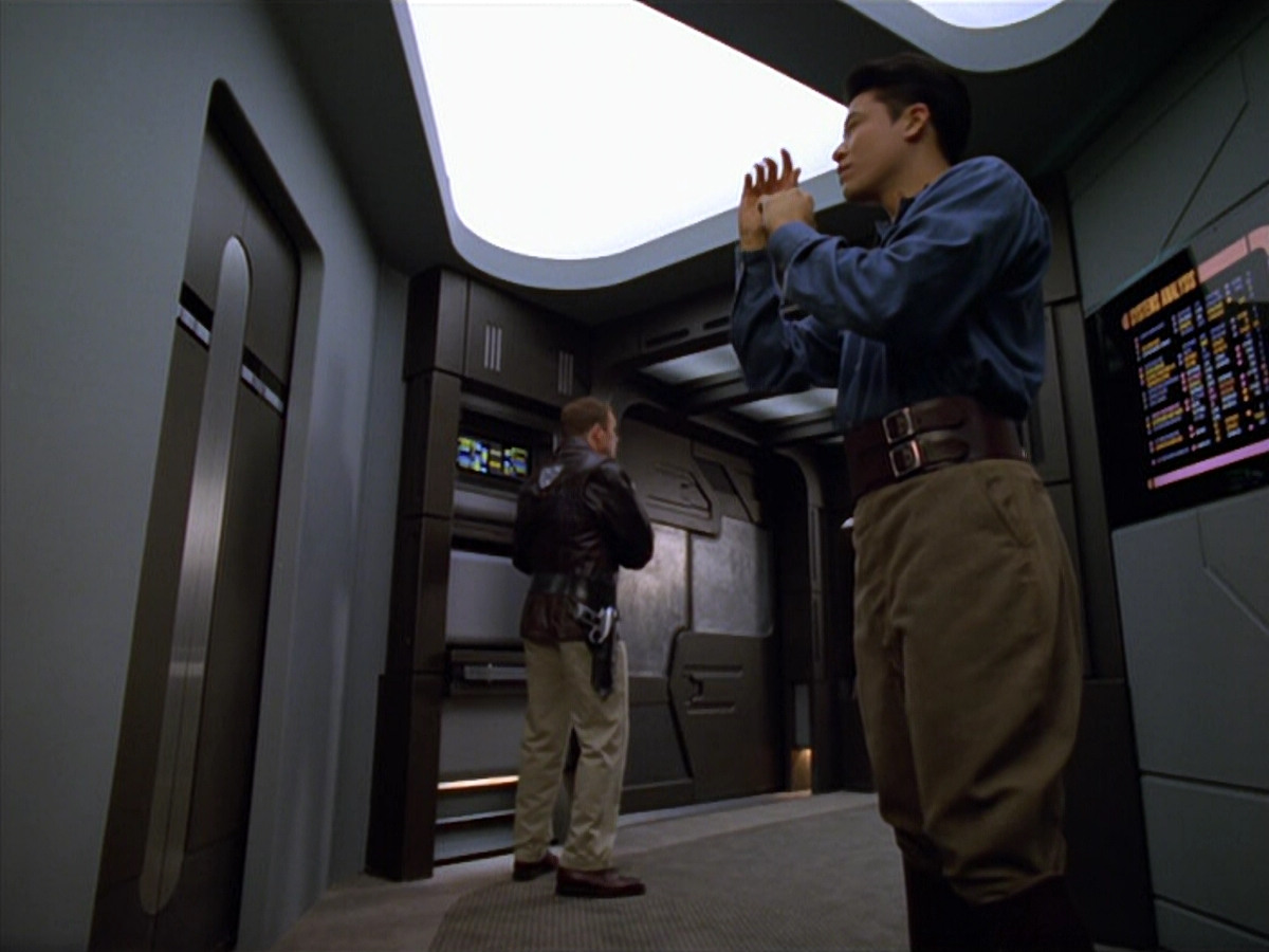 extant_StarTrek_VOY_5x12-BrideOfChaotica_00698.jpg