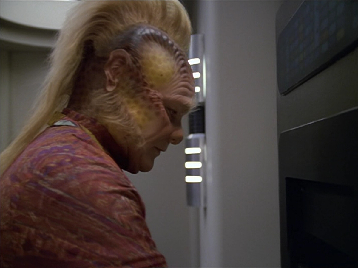 extant_StarTrek_VOY_5x12-BrideOfChaotica_01128.jpg