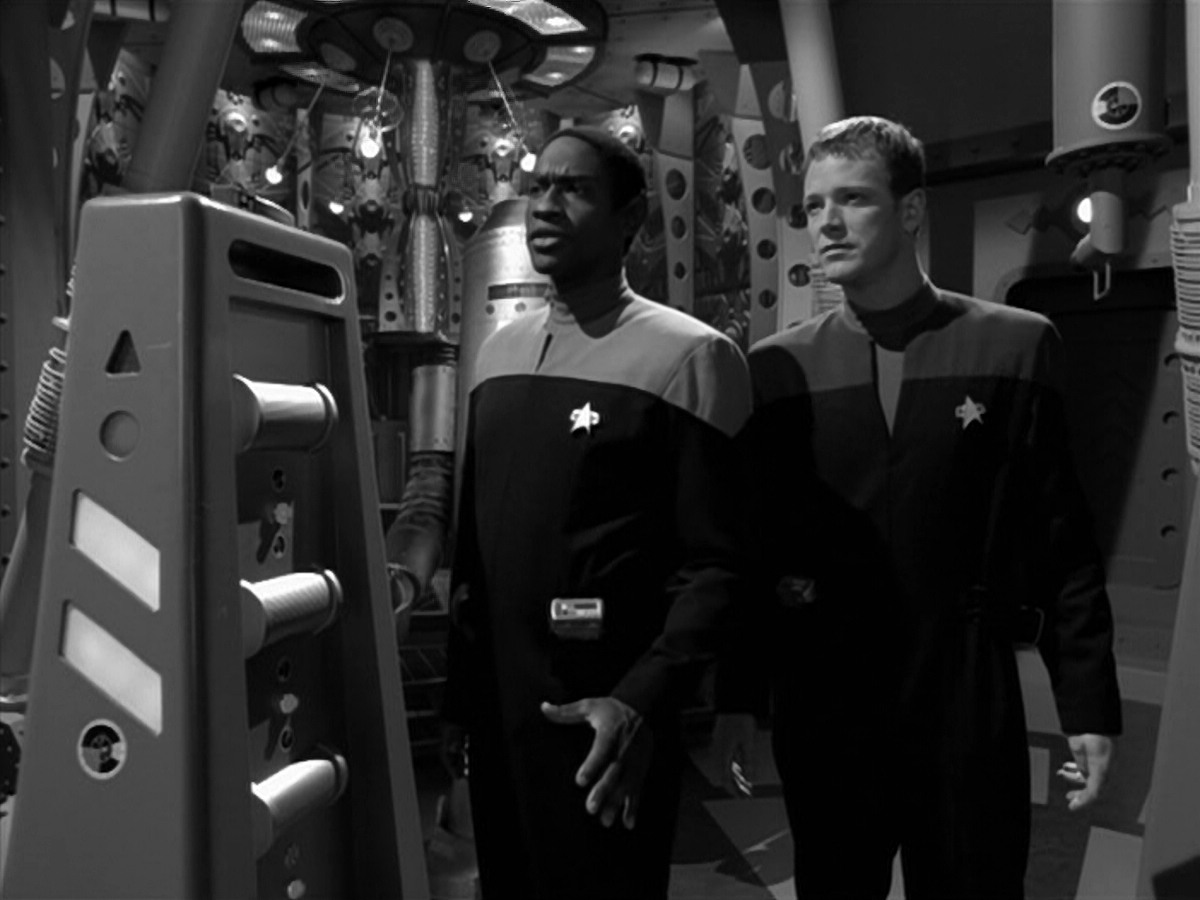 extant_StarTrek_VOY_5x12-BrideOfChaotica_01816.jpg