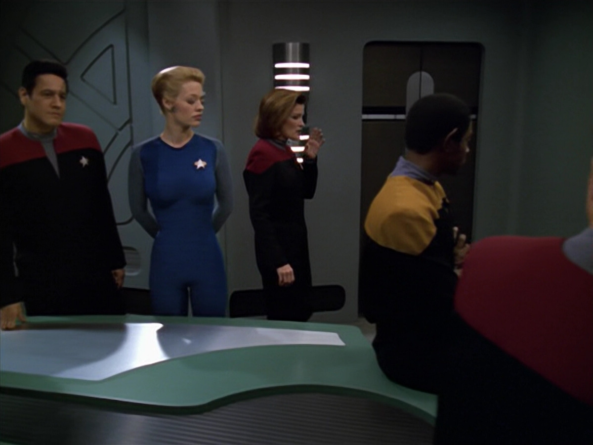 extant_StarTrek_VOY_5x12-BrideOfChaotica_01917.jpg