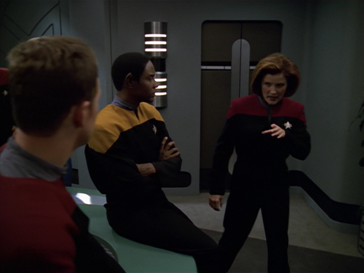 extant_StarTrek_VOY_5x12-BrideOfChaotica_01921.jpg