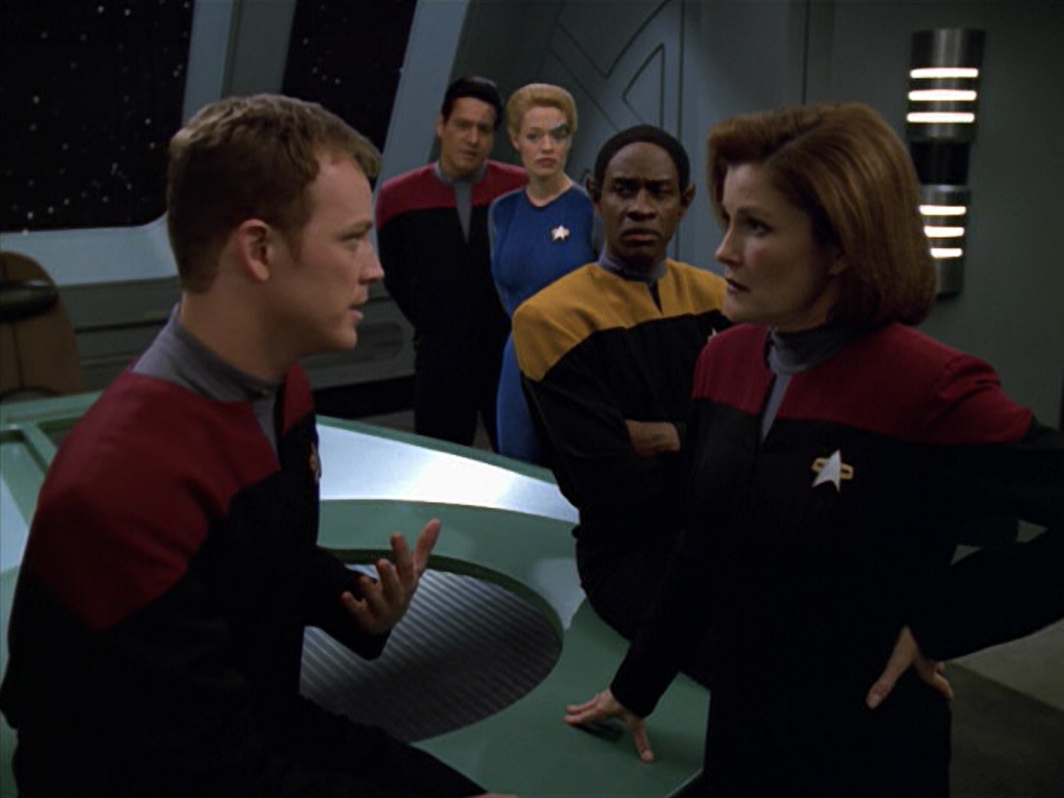extant_StarTrek_VOY_5x12-BrideOfChaotica_01955.jpg