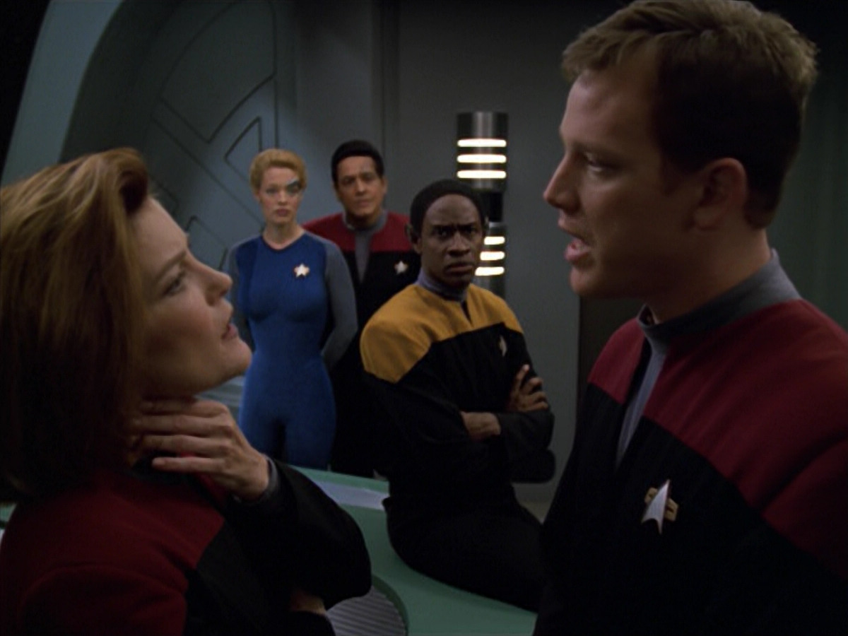 extant_StarTrek_VOY_5x12-BrideOfChaotica_01996.jpg