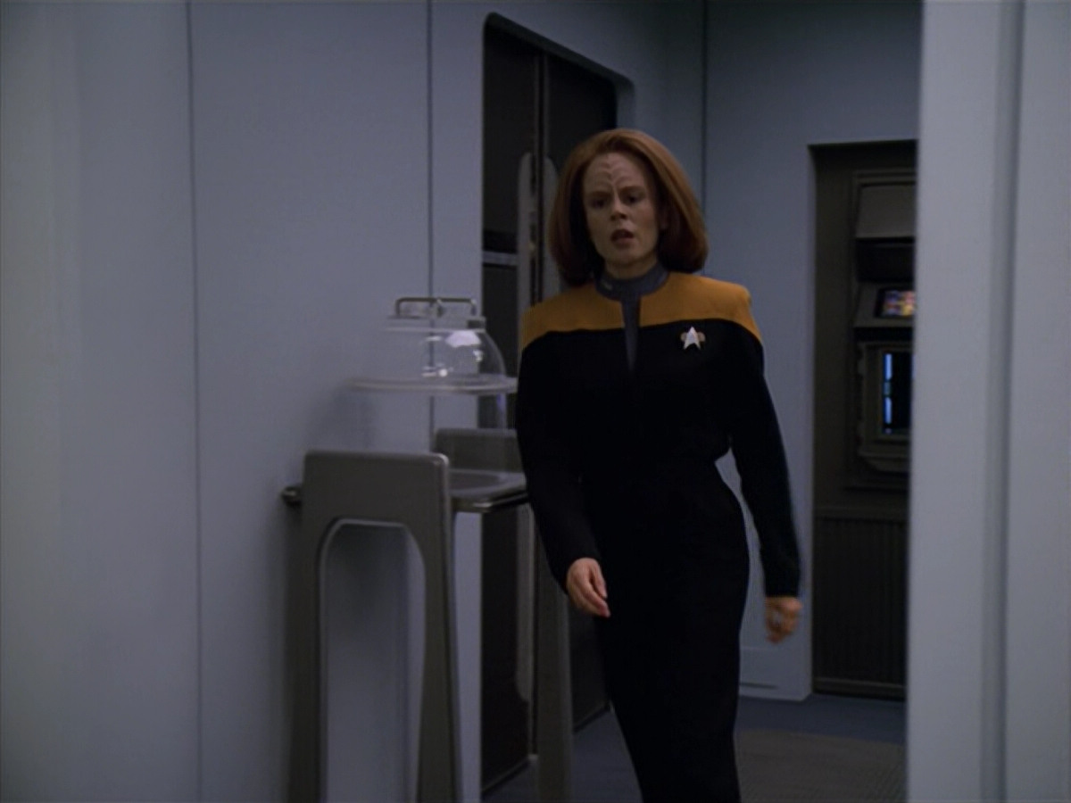 extant_StarTrek_VOY_5x12-BrideOfChaotica_02155.jpg