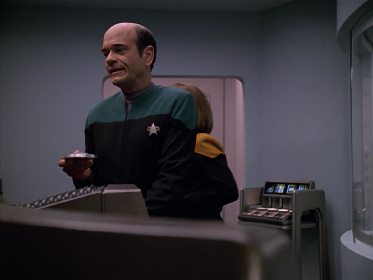 extant_StarTrek_VOY_5x12-BrideOfChaotica_02188.jpg