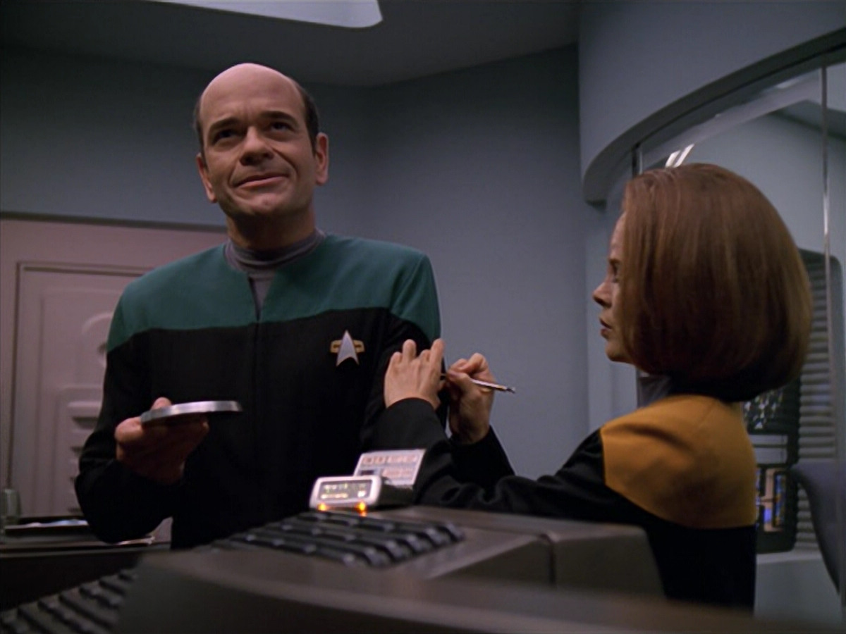 extant_StarTrek_VOY_5x12-BrideOfChaotica_02202.jpg