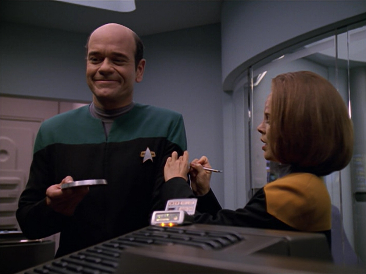 extant_StarTrek_VOY_5x12-BrideOfChaotica_02205.jpg