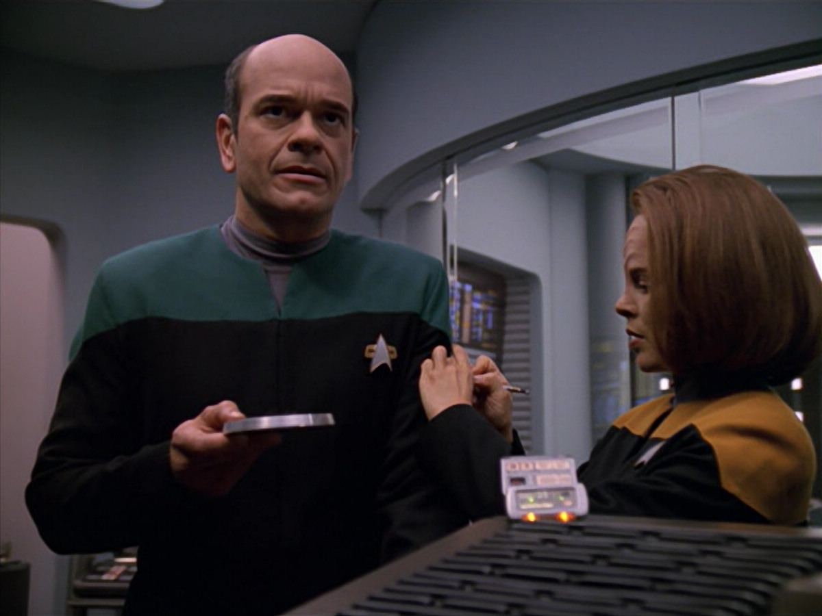 extant_StarTrek_VOY_5x12-BrideOfChaotica_02212.jpg