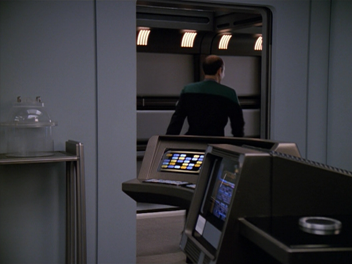 extant_StarTrek_VOY_5x12-BrideOfChaotica_02231.jpg