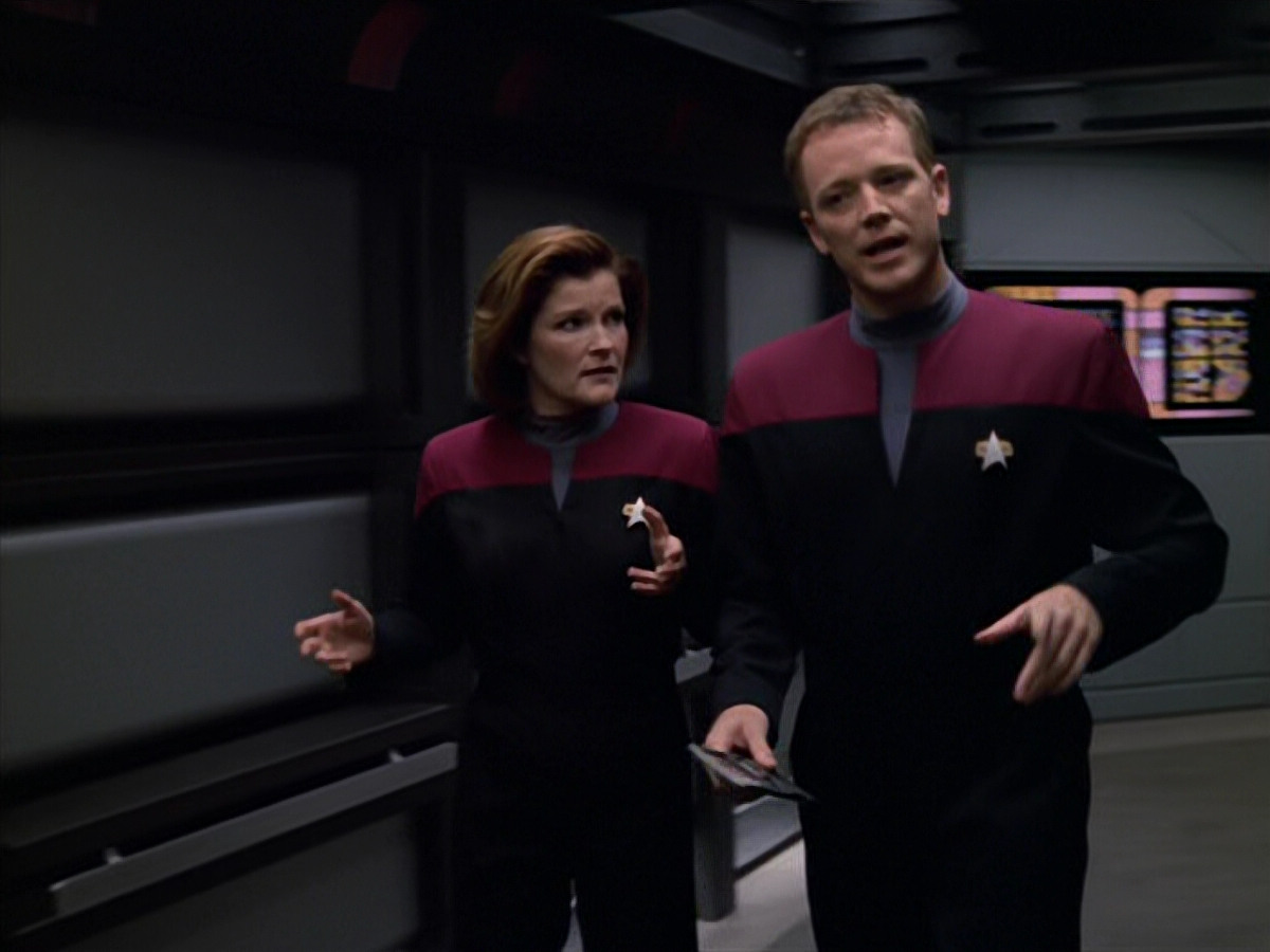 extant_StarTrek_VOY_5x12-BrideOfChaotica_02238.jpg