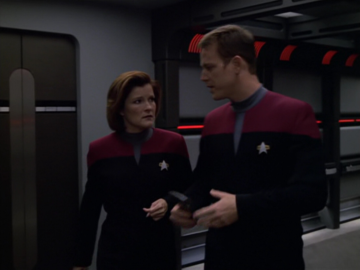 extant_StarTrek_VOY_5x12-BrideOfChaotica_02241.jpg
