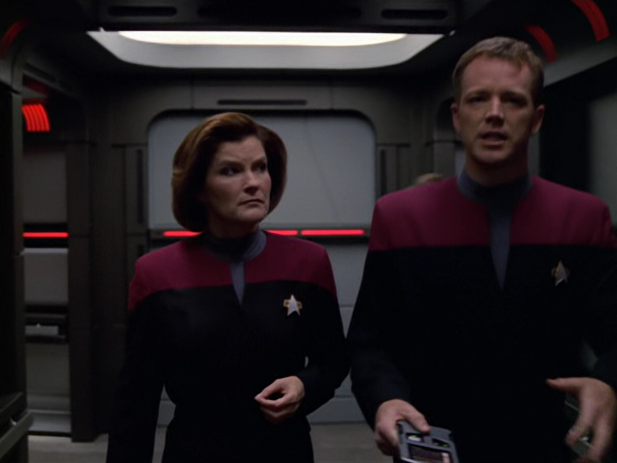 extant_StarTrek_VOY_5x12-BrideOfChaotica_02268.jpg