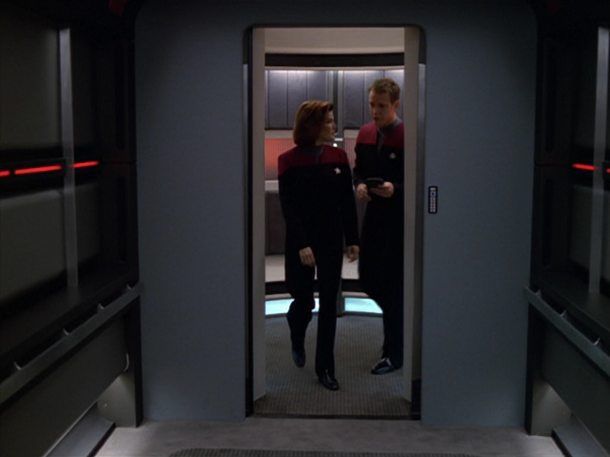 extant_StarTrek_VOY_5x12-BrideOfChaotica_02323.jpg