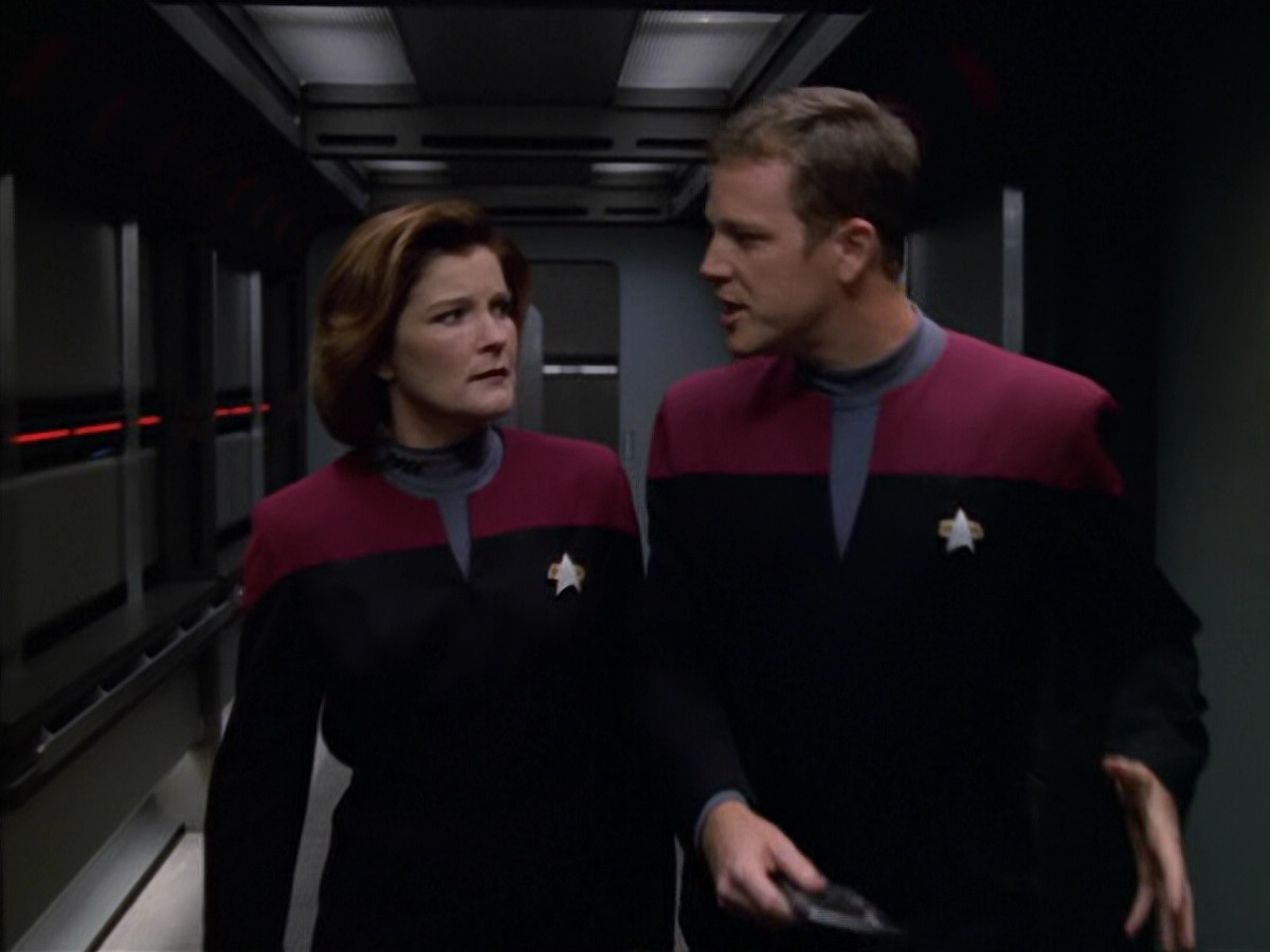 extant_StarTrek_VOY_5x12-BrideOfChaotica_02333.jpg