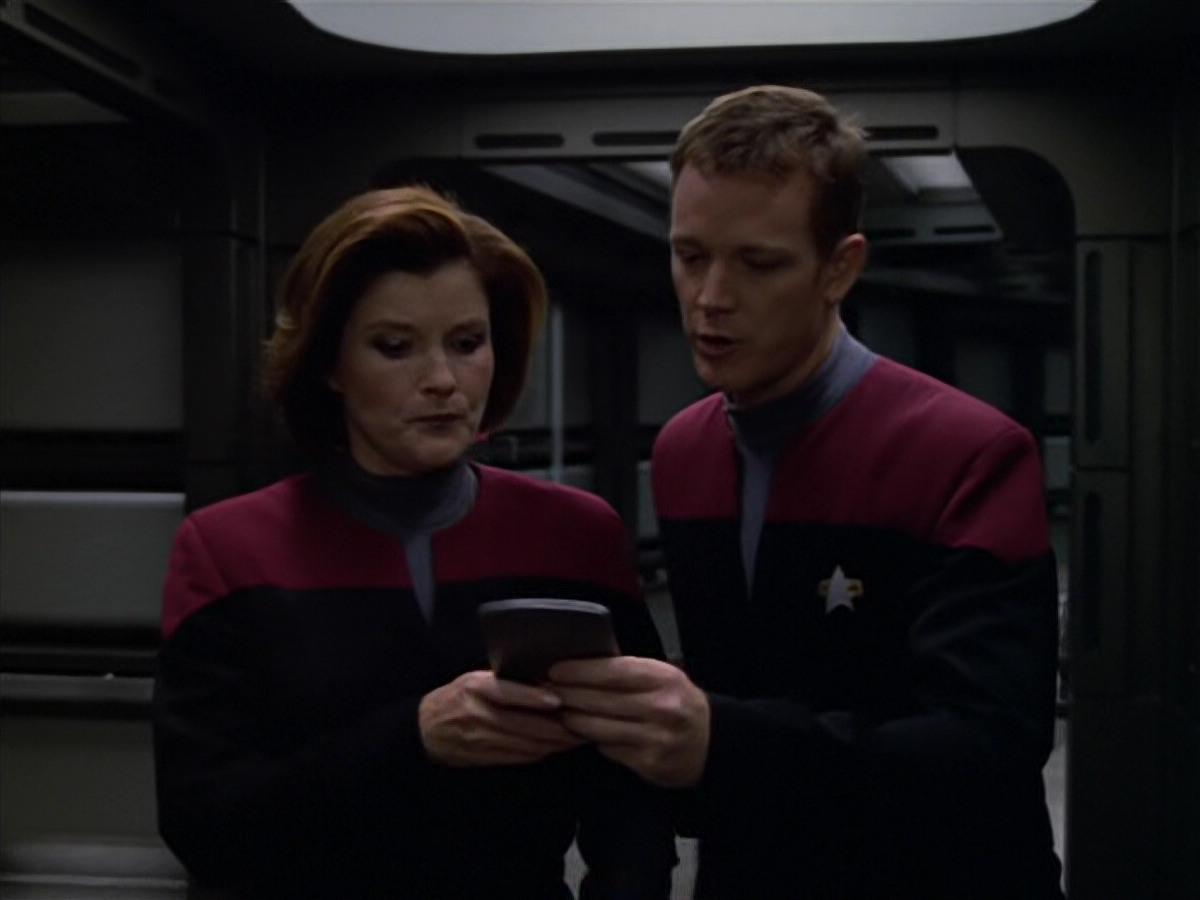 extant_StarTrek_VOY_5x12-BrideOfChaotica_02343.jpg
