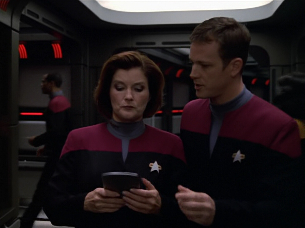 extant_StarTrek_VOY_5x12-BrideOfChaotica_02344.jpg