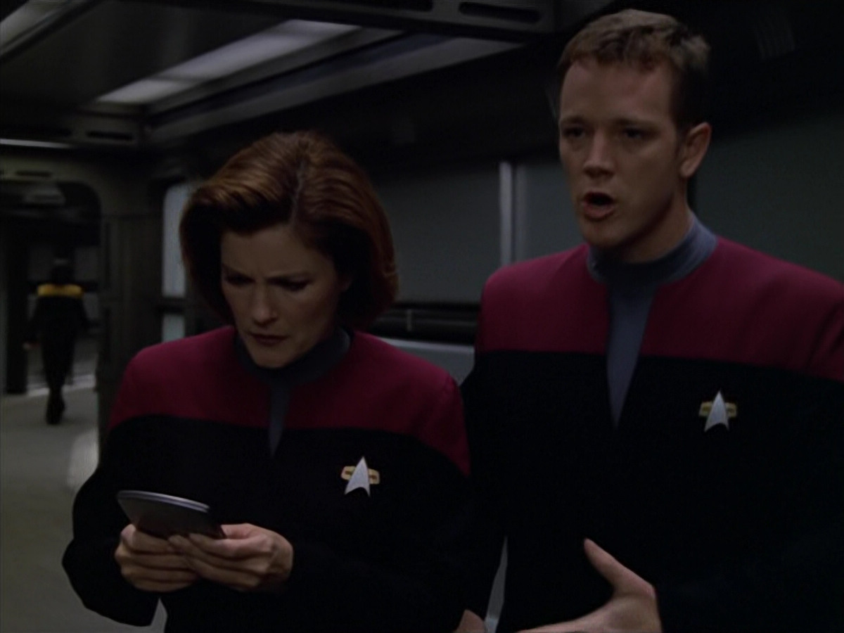 extant_StarTrek_VOY_5x12-BrideOfChaotica_02350.jpg