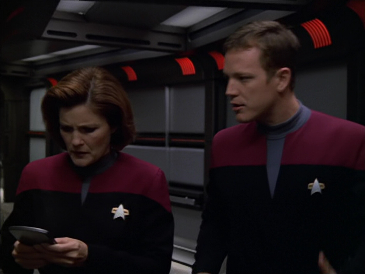 extant_StarTrek_VOY_5x12-BrideOfChaotica_02352.jpg