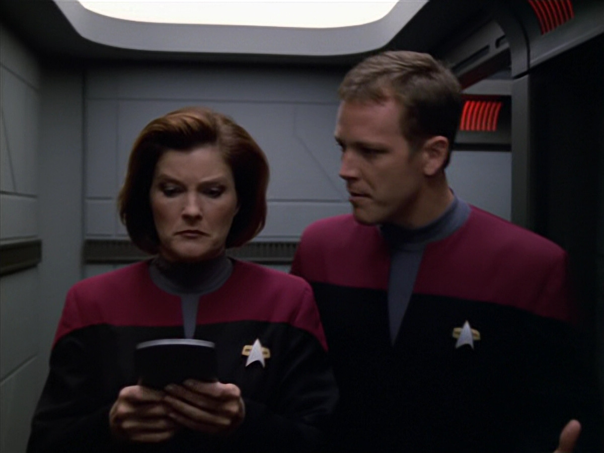 extant_StarTrek_VOY_5x12-BrideOfChaotica_02380.jpg