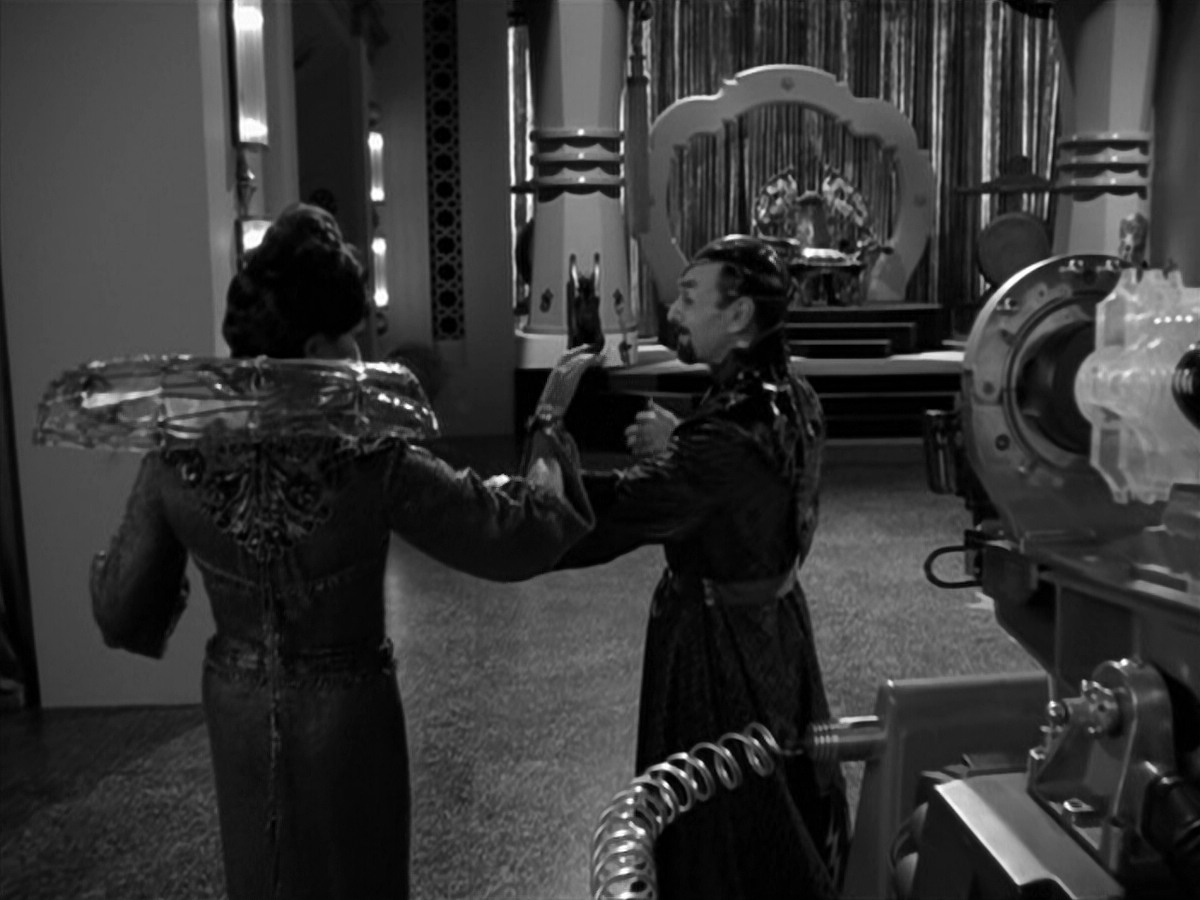 extant_StarTrek_VOY_5x12-BrideOfChaotica_02660.jpg