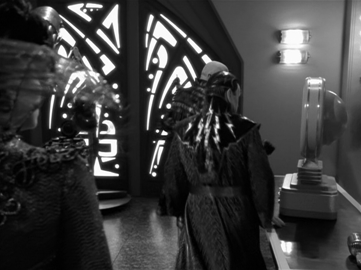 extant_StarTrek_VOY_5x12-BrideOfChaotica_03236.jpg