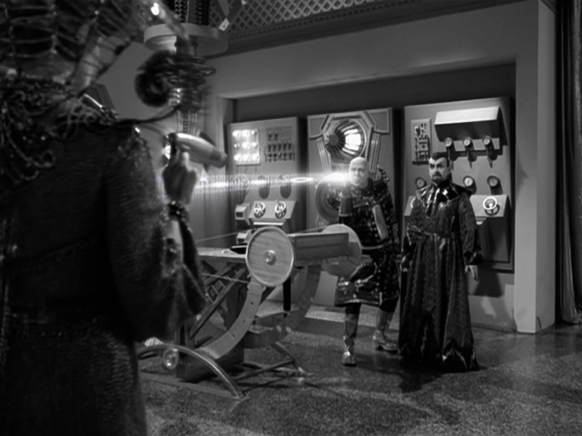 extant_StarTrek_VOY_5x12-BrideOfChaotica_03285.jpg