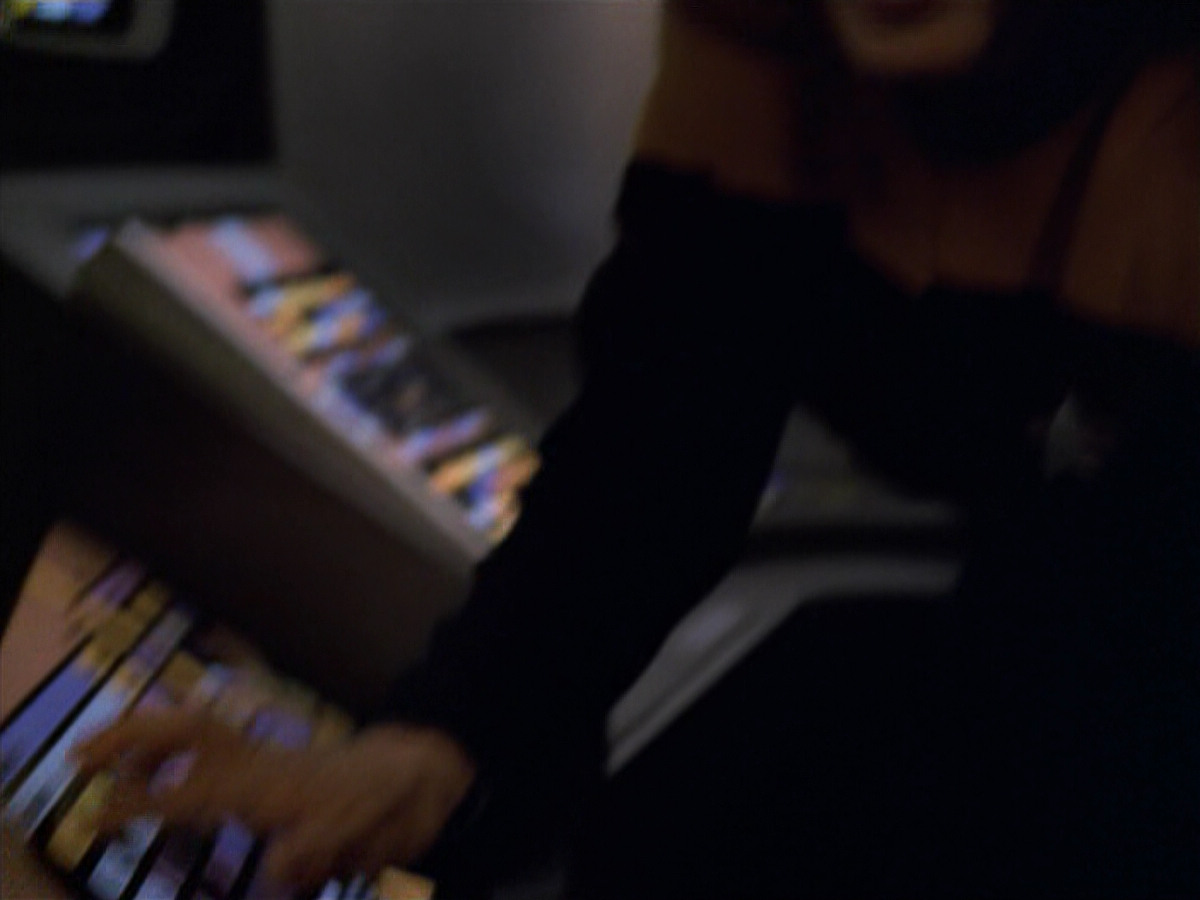extant_StarTrek_VOY_5x12-BrideOfChaotica_03383.jpg