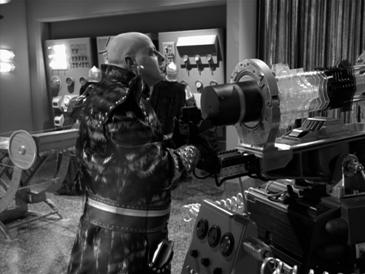 extant_StarTrek_VOY_5x12-BrideOfChaotica_03462.jpg