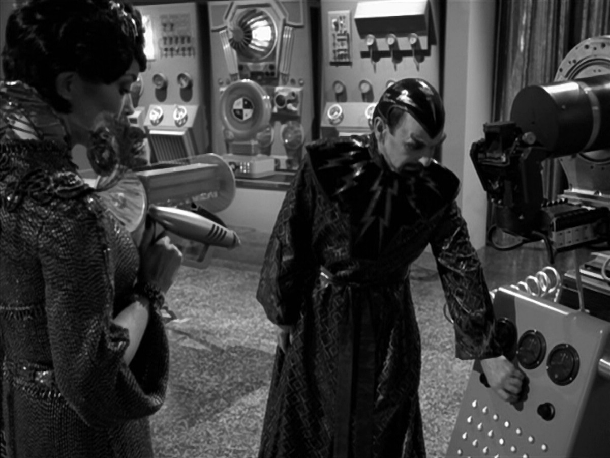 extant_StarTrek_VOY_5x12-BrideOfChaotica_03588.jpg