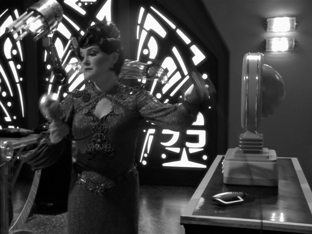 extant_StarTrek_VOY_5x12-BrideOfChaotica_03603.jpg