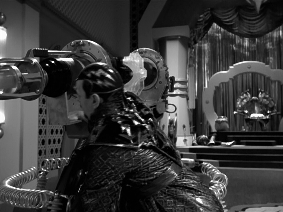 extant_StarTrek_VOY_5x12-BrideOfChaotica_03609.jpg