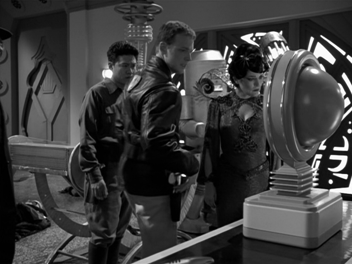 extant_StarTrek_VOY_5x12-BrideOfChaotica_03796.jpg