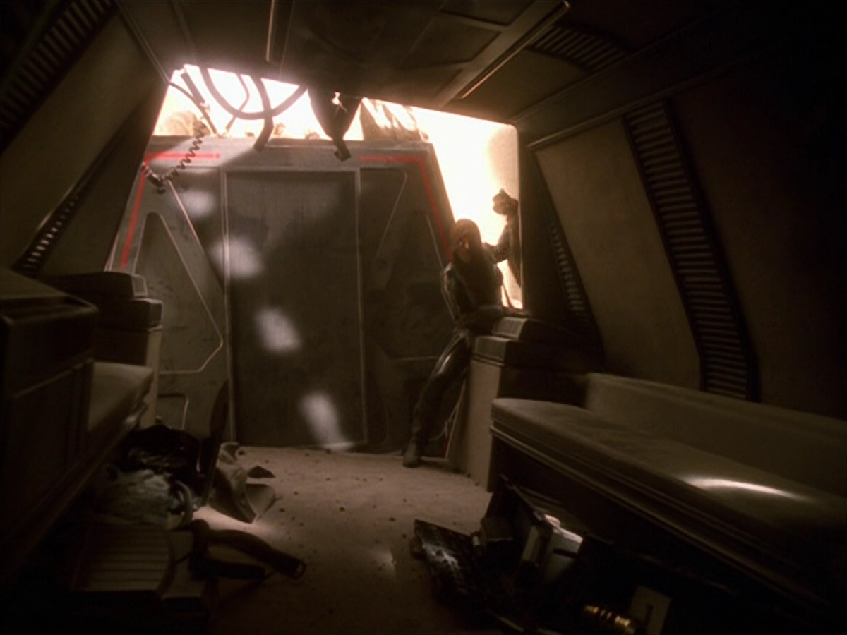extant_StarTrek_VOY_5x13-Gravity_00530.jpg