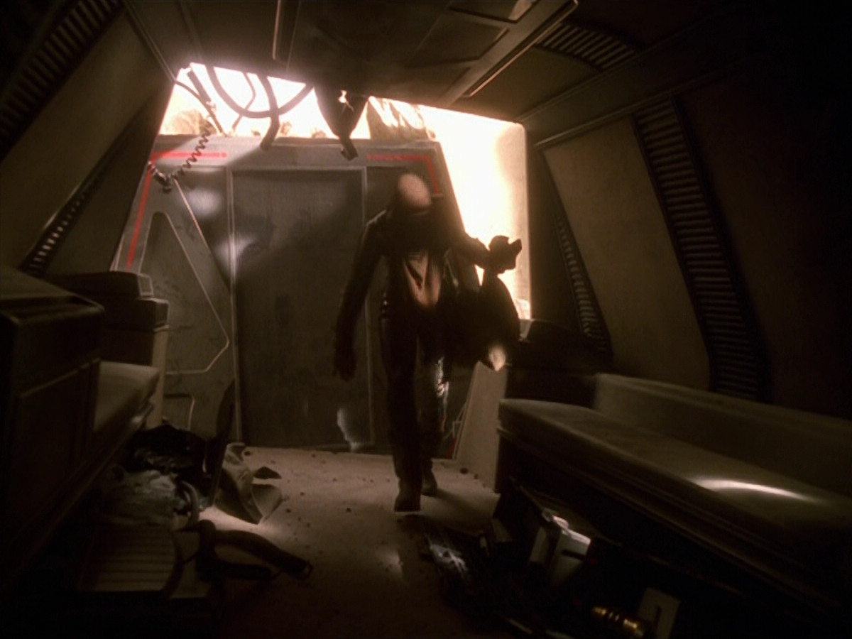extant_StarTrek_VOY_5x13-Gravity_00534.jpg